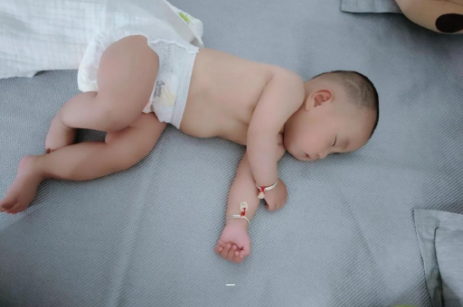 赵县几个月宝宝可以竖抱